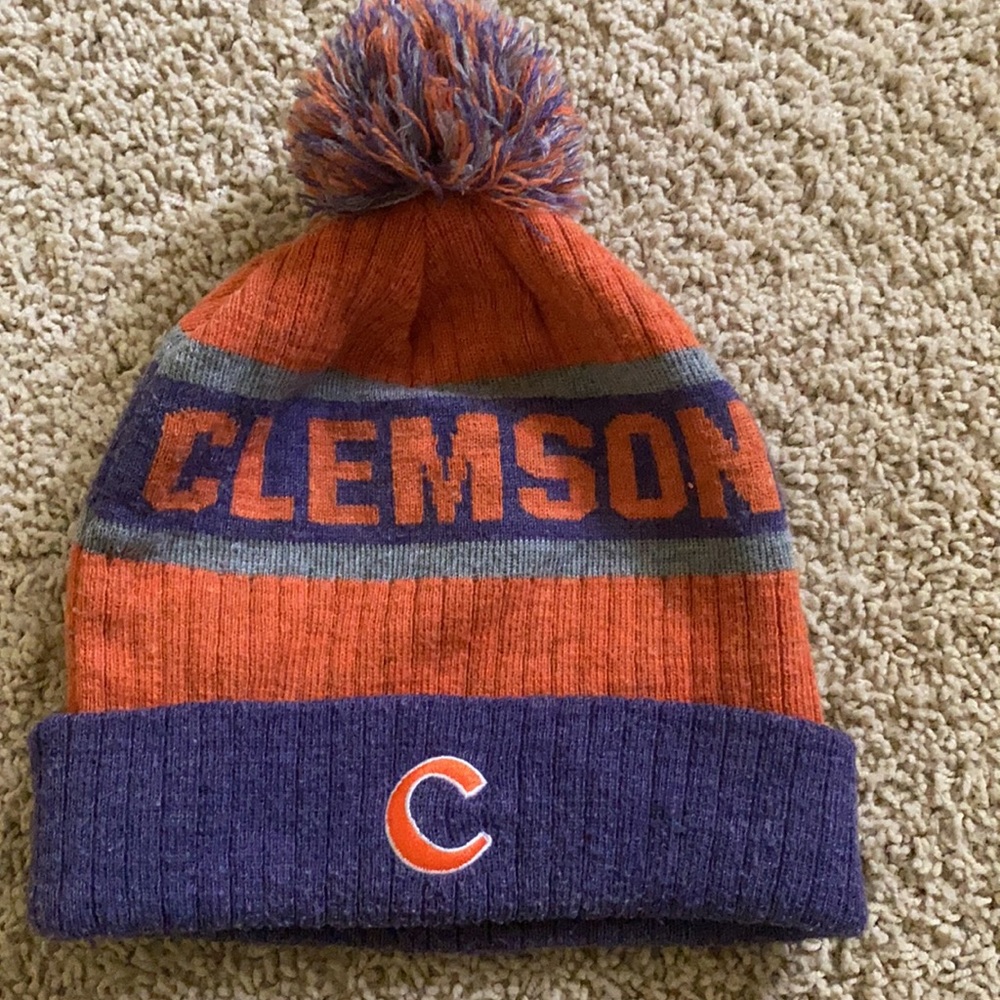 ✅NCAA -CLEMSON TIGERS winter hat. ONE Beanie with Pom Pom.